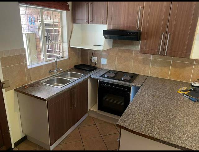 2 BEDROOM PROPERTY TO RENT IN MOOIKLOOF RIDGE ESTATE